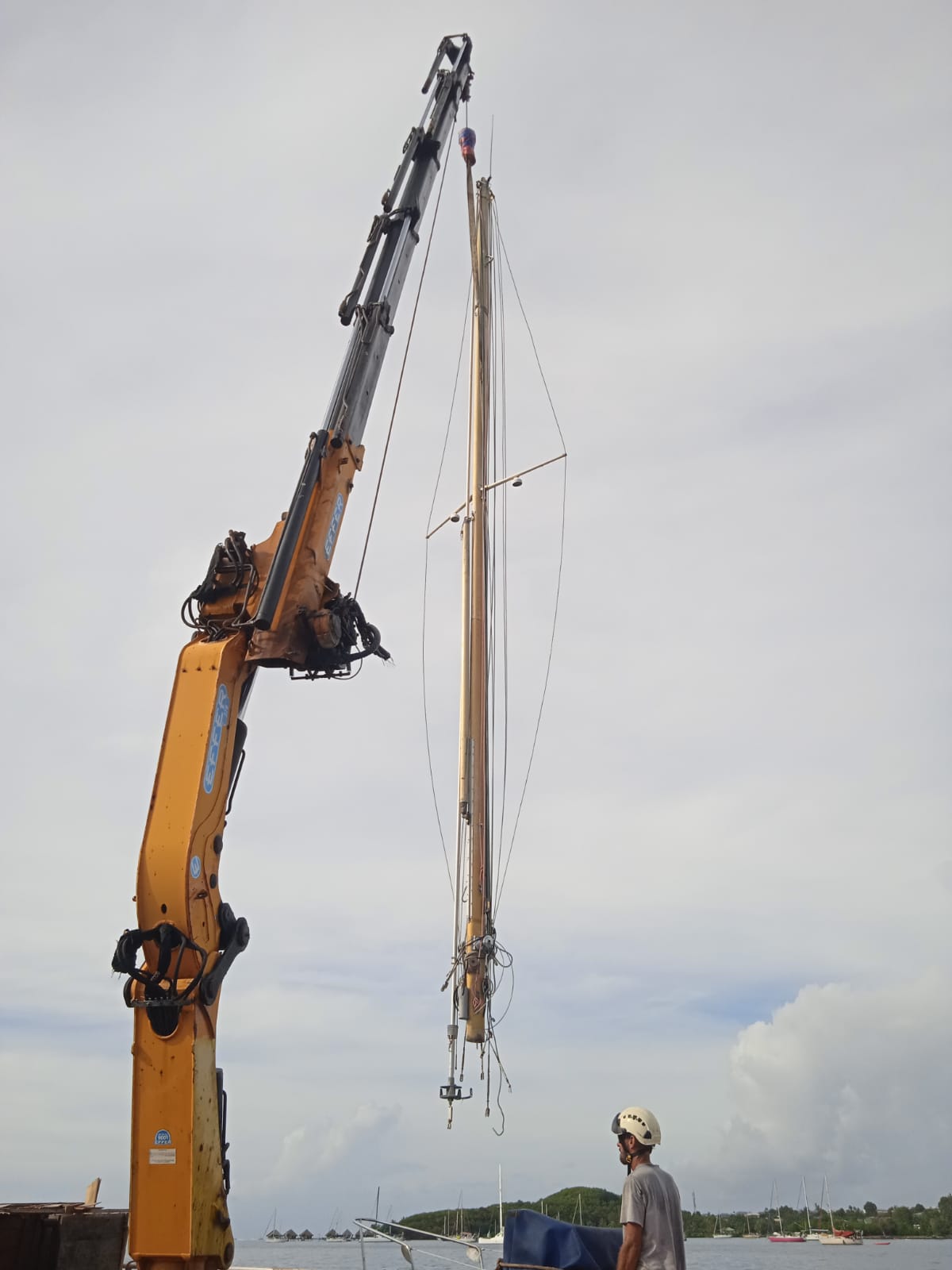 Fenua Rigging — demasting Tahiti