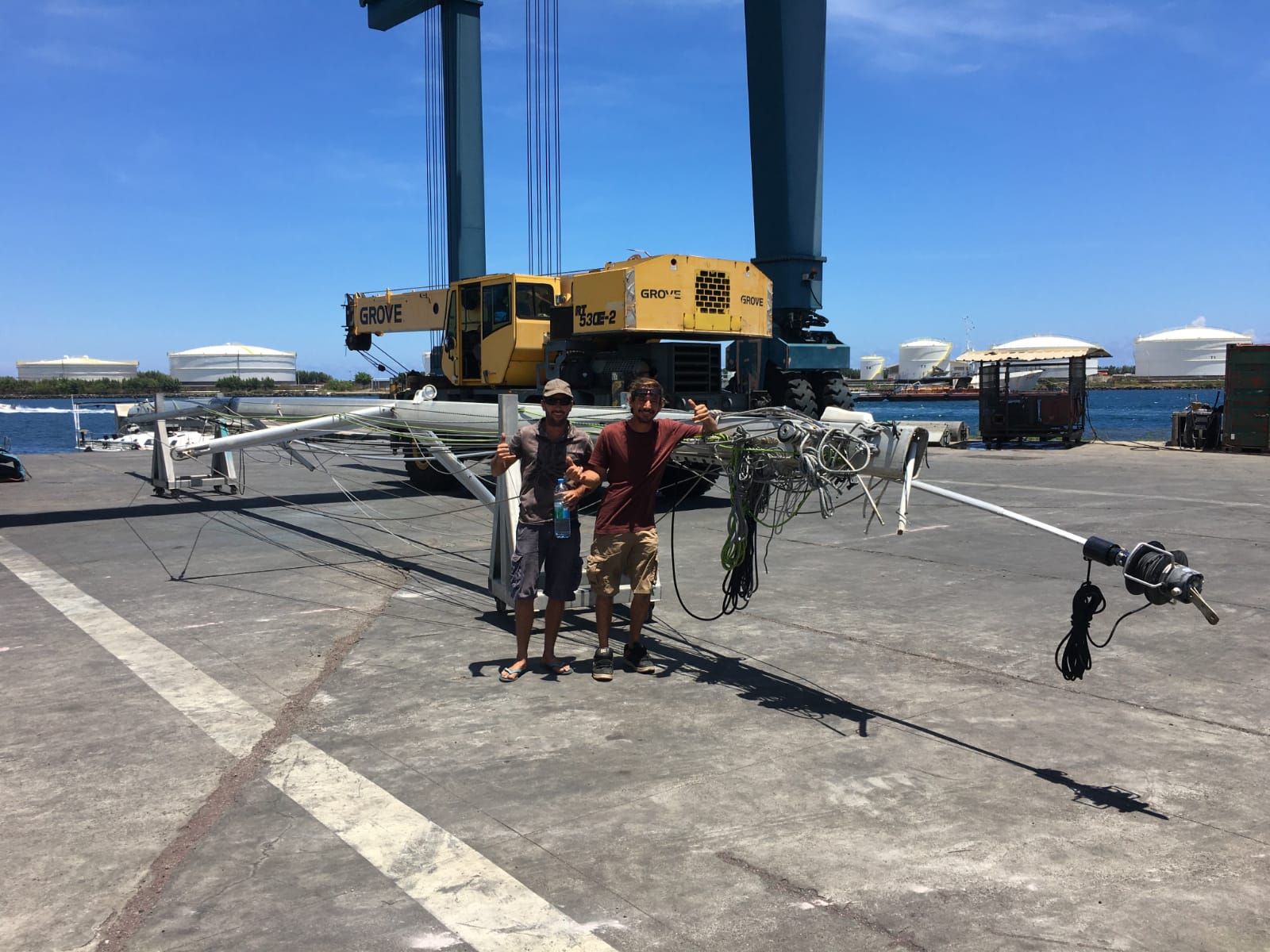 Fenua Rigging — mast installation Tahiti
